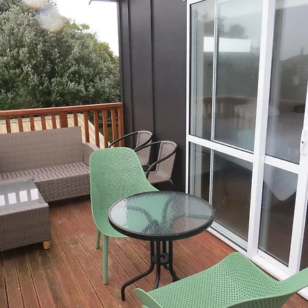 Two Palms Hotel Gisborne Exterior photo